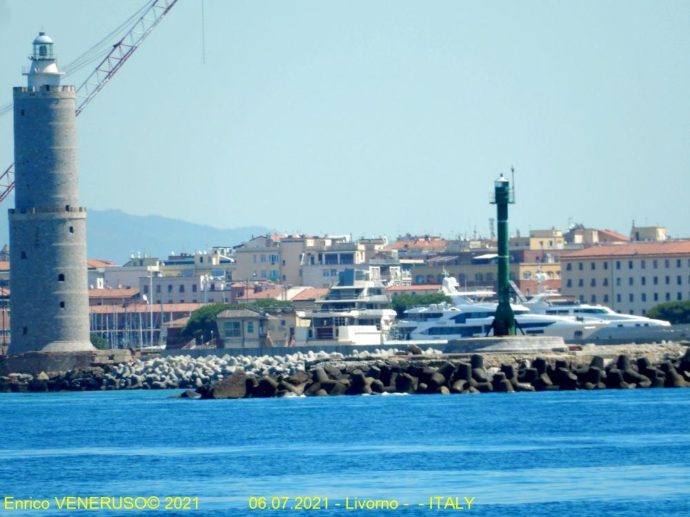 79-- Fanale verde porto di Livorno - Green lantern of port of Livorno.jpg